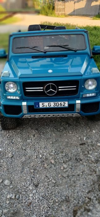 Дитячий електромобіль