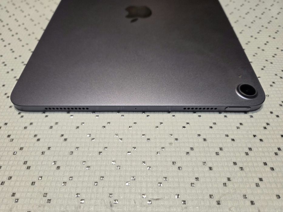 iPad Air 5. generacji 64 GB + etui + NOWY rysik