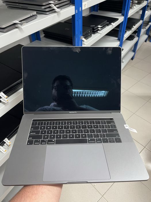 Apple MacBook Pro (A1990) i7  15.4'' 32GB Ram 500GB iOs Sonoma 2018