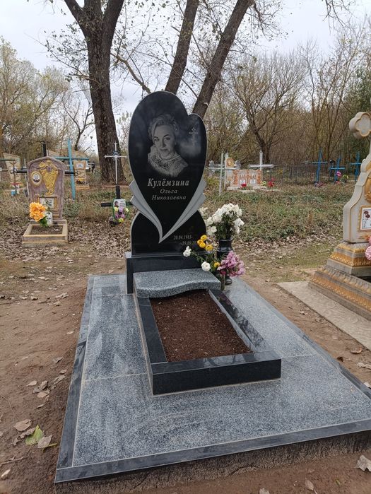 Гранитные памятники. Доставка и установка.