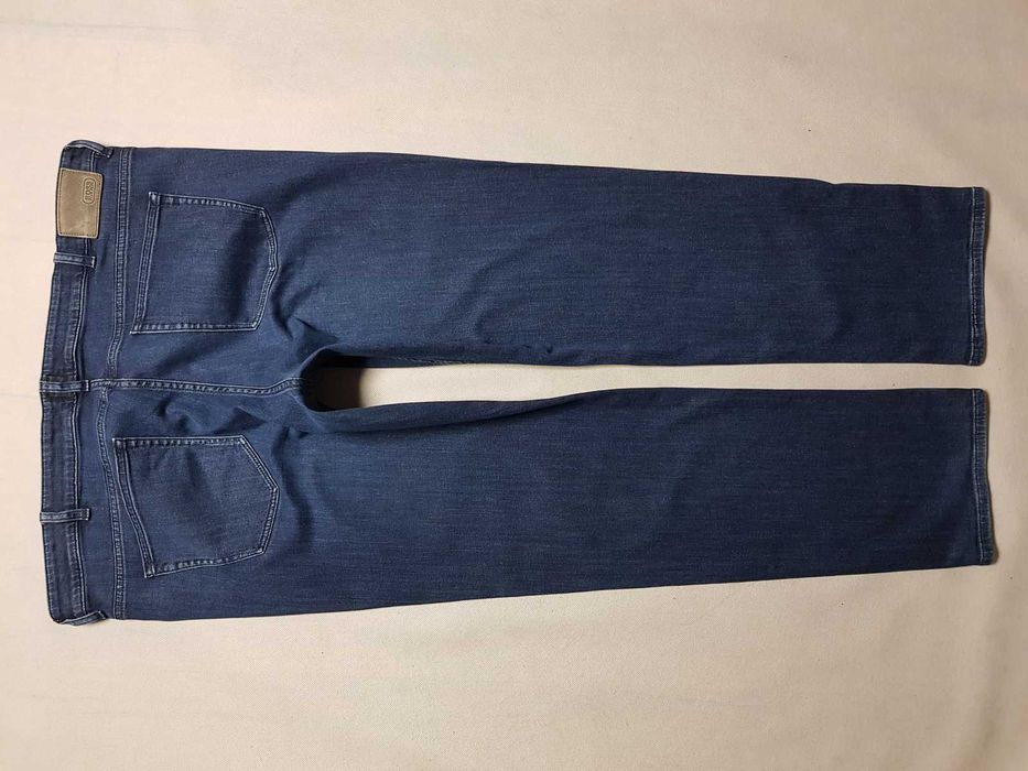 HUGO BOSS - C-B4 / Regular Fit roz. W42L34 pas 113 cm Ideał