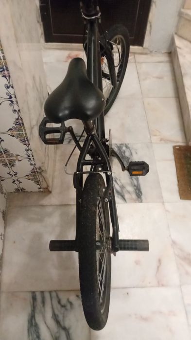 Bicicleta cross com pedaleiras