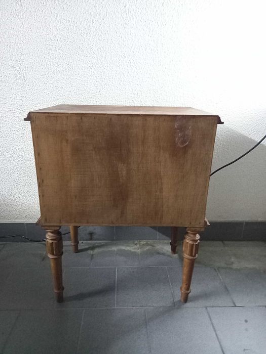 Mesa de cabeceira