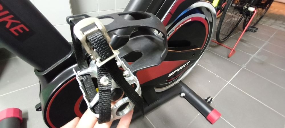 Vendo bicicleta 

O ecrã também está funcional.