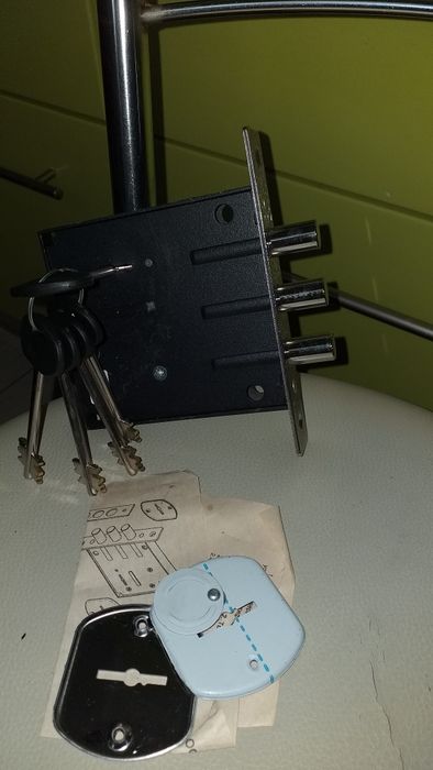 Продам врезной замок Меттэм на гараж,калитку или дом.