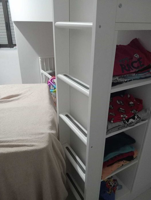 Cama de criança tipo beliche