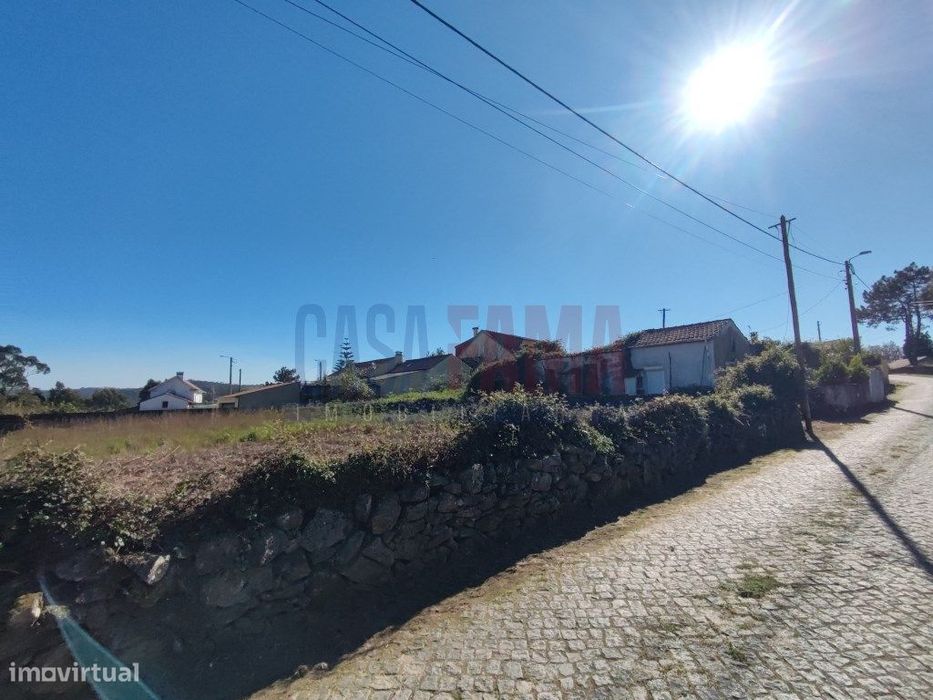 Terreno com Potencial de Construção em Forjães - 725 m²