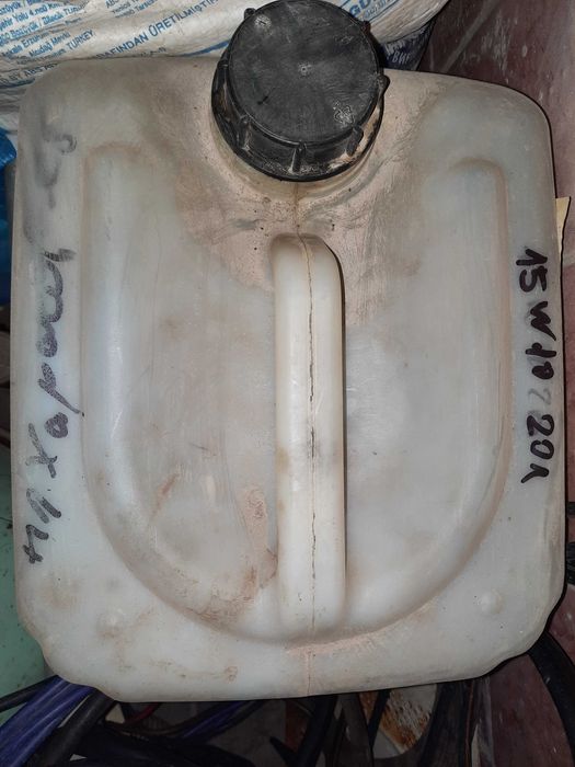 Масло для двигателей автомобилей, тракторов марки  15W40 20 литров.