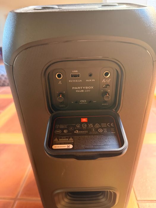 Coluna Jbl partybox club 120