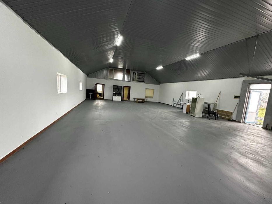 Продається комерційне приміщення в смт. Буштино