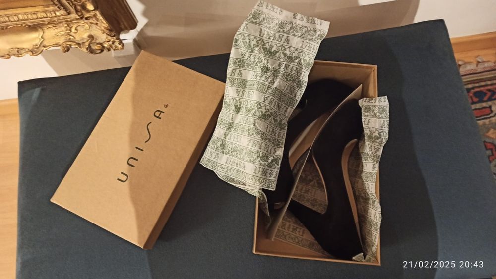 Sapatos unisa seminovos