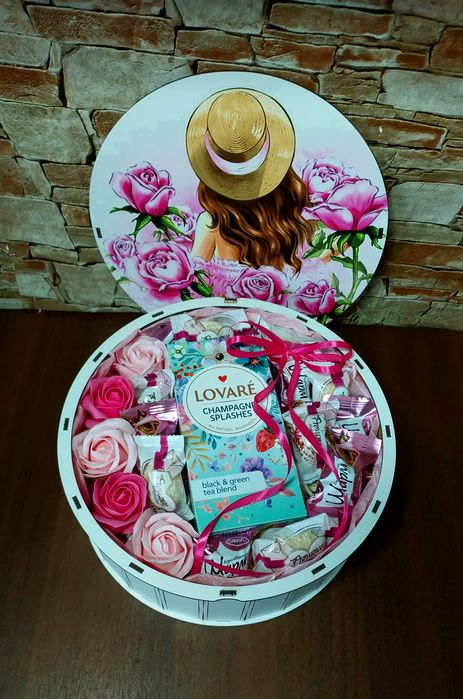 Подарунок на 8 березня/солодкі букети/букет з цукерок