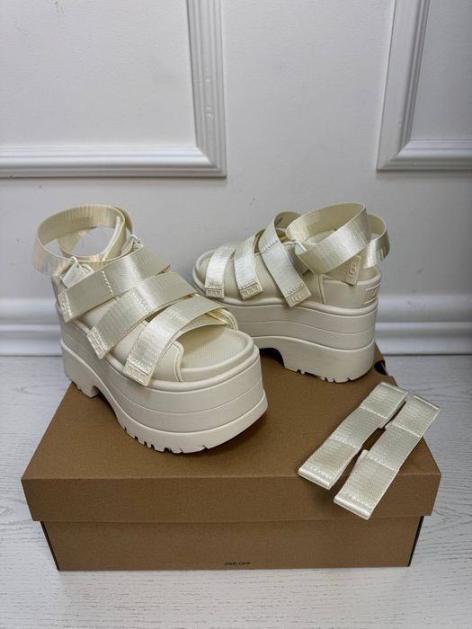 Сандалі на високій платформі Ugg Goldenrise