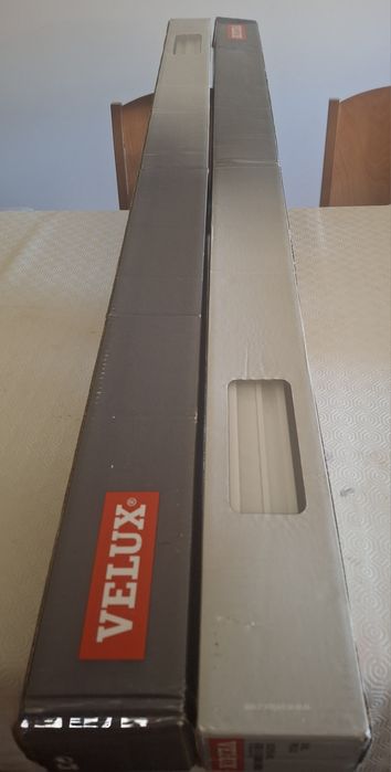 Duas Cortinas de janela de telhado