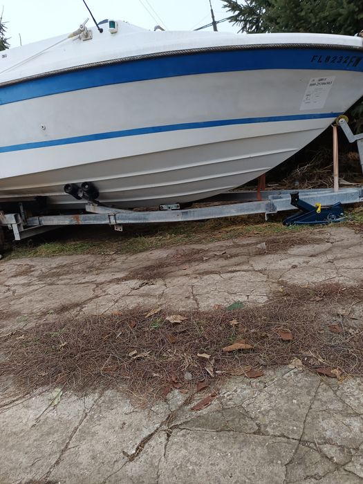 Катер Bayliner каютный