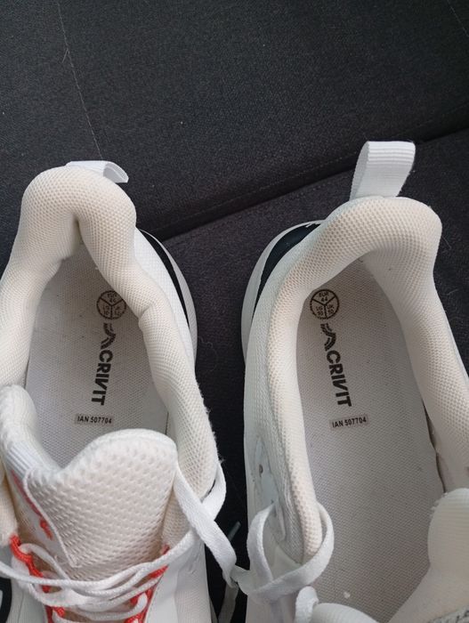 Lekkie buty do biegania 44