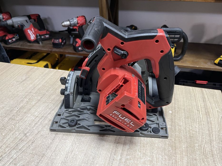 Milwaukee M18 FPS55 / акумуляторна погружна пила Мілвокі