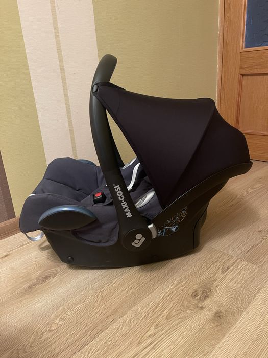 MAXI-COSI CabrioFix Essential Graphite