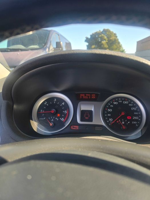 Vendo carrinha Renault Clio Break de 2008 a gasóleo, equipada com o fiável e muito económico motor 1.5 .