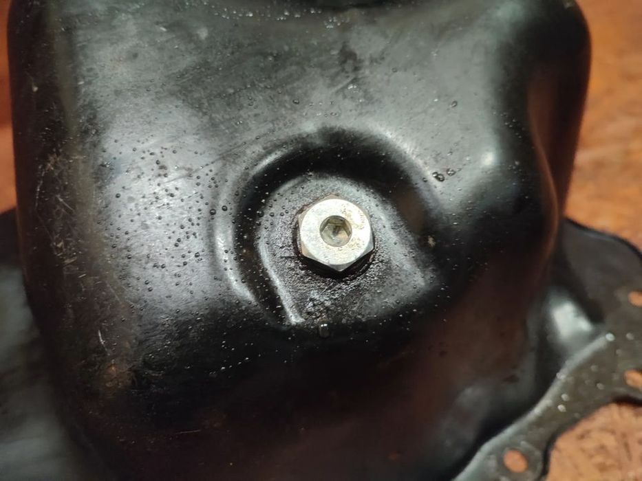 bmw e90 / e91 / e81 / e82 / e84 / e85 / e93 oryginalna miska olejowa /