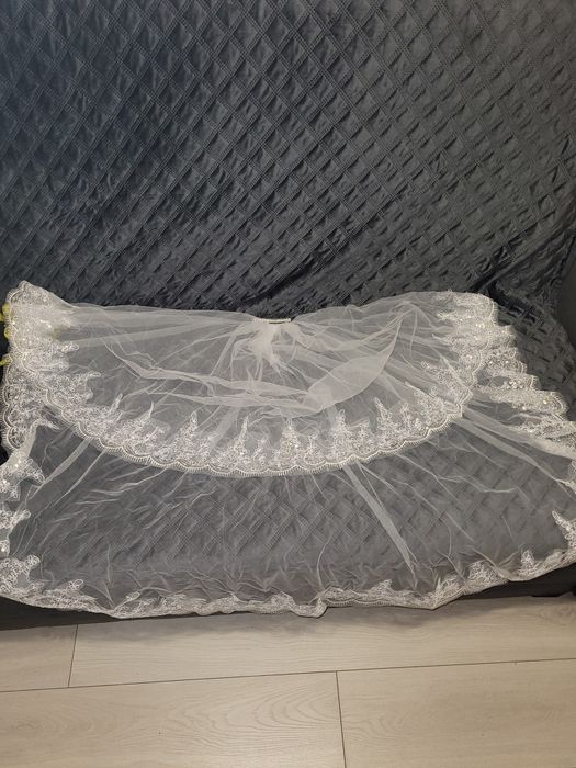 Welon dwuwarstwowy pięknie zdobiony + Gratis ozdoby do włosów