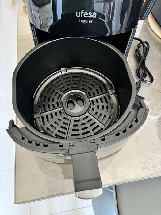 Air Fryer Ufesa Jaguar em garantia até fevereiro de 2027