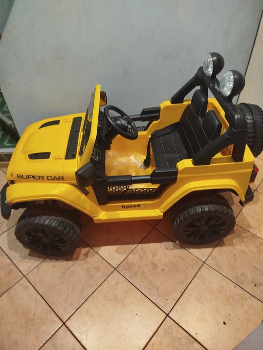 Autko na akumulator-duży jeep 3-7 lat -waga do 30 kg