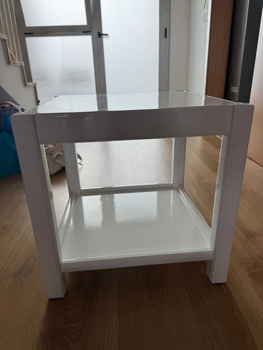 White Solid Wood Table434264641802741762