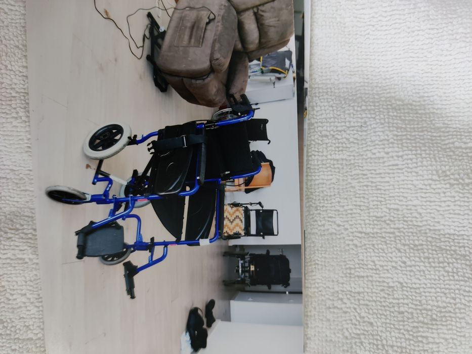 Vendo cadeira elétrica e de rodas