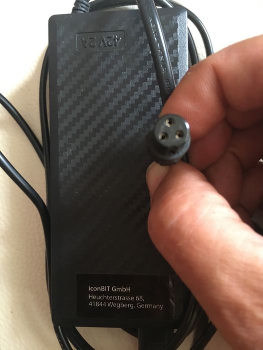 Адаптер зарядное TQ420020CN. 42.0v=2000ma