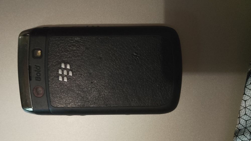 Ретро телефон BlackBerry Bold 9700