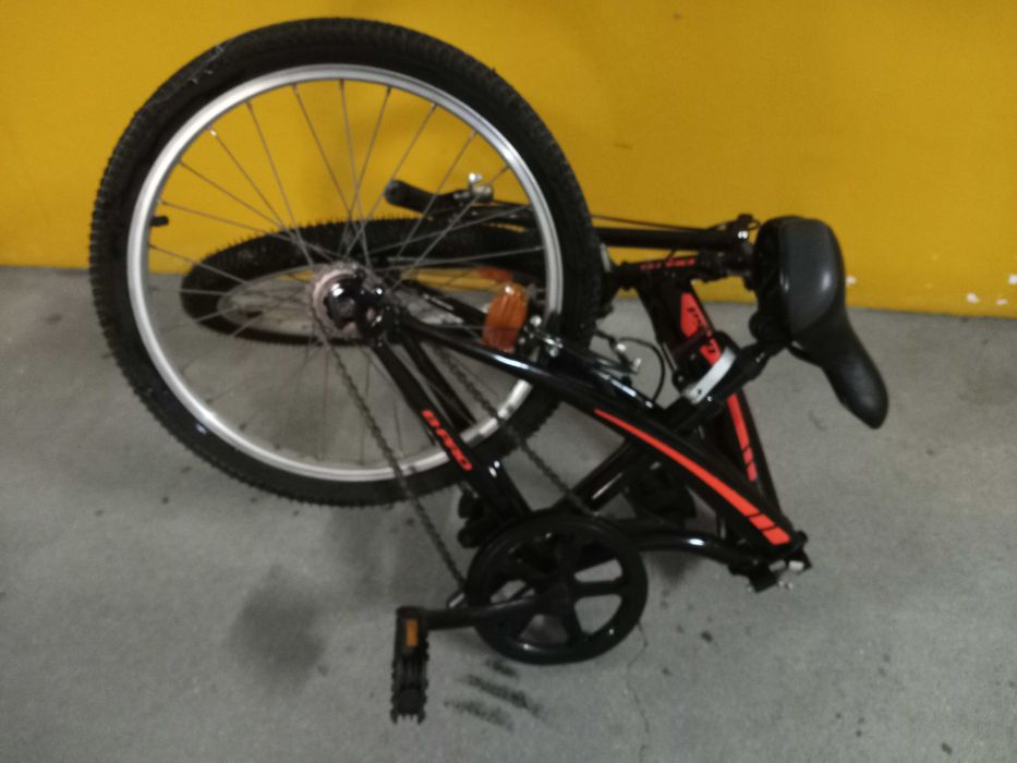 Bicicleta de passeio p/ adultos, articulada e em estado de novo.