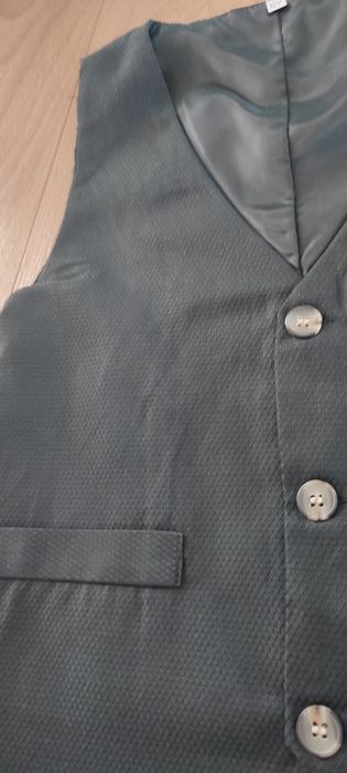 Nowa czarna kamizelka dla chłopca elegancka