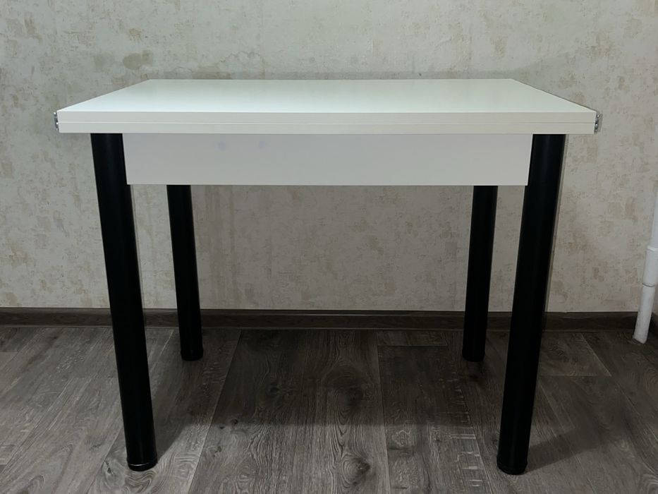 !!!НОВЫЙ!!! Стол кухонный обеденный на железных  ножках.