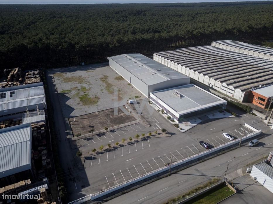Magníficas Instalações Com Nave Industrial/Comercial E Escritórios Na