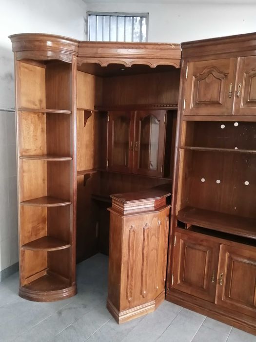 Bar de canto em madeira