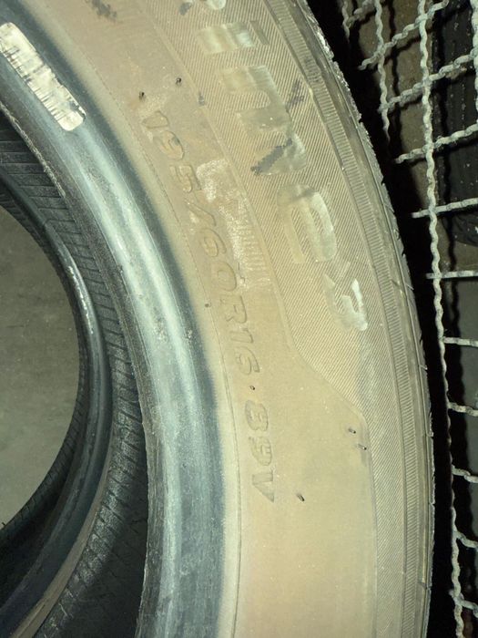 Par de Pneus 195/60 R16 - usado