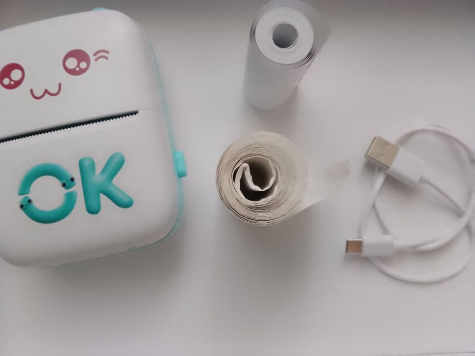 міні принтер,папір в комплекті,сам принтер без коробки