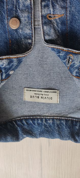 Жіноча джинсова куртка