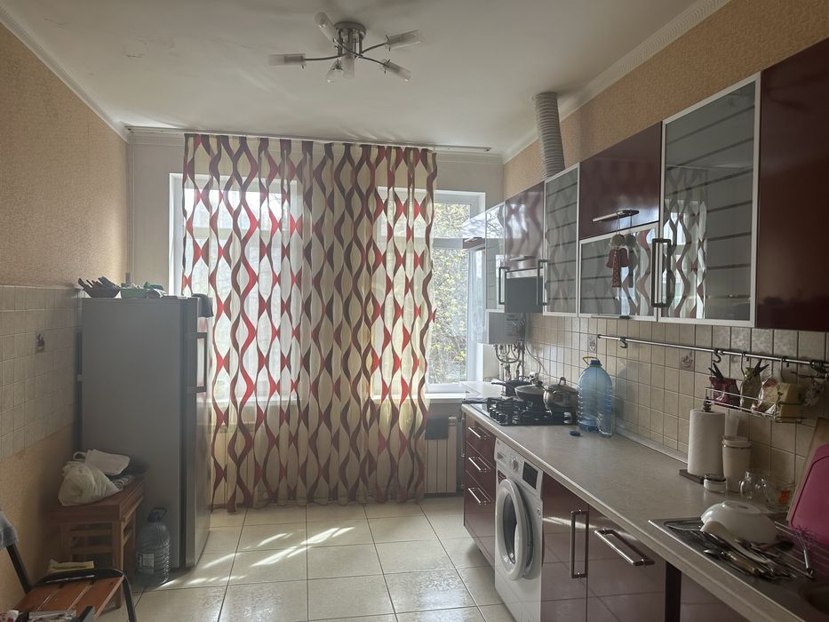 Комерційне приміщення, квартира з окремим входом