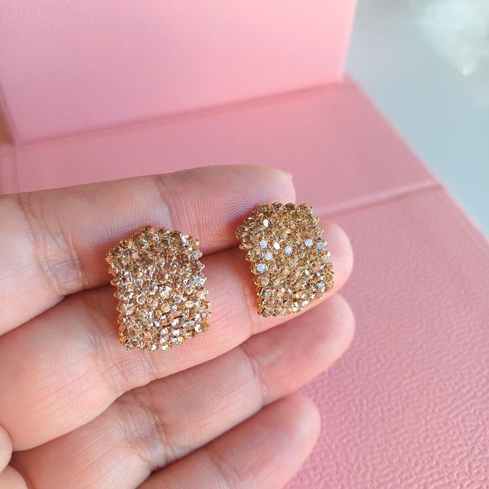 Brinco elegante topázio Swarovski banhado a ouro
