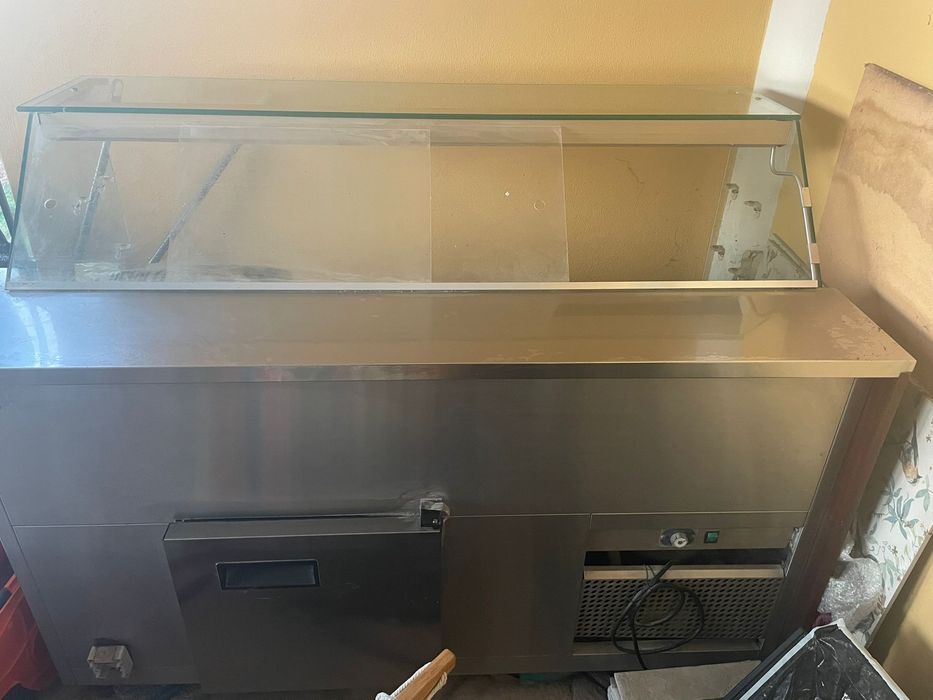 Movel de cafe/bar faz de frigorifico