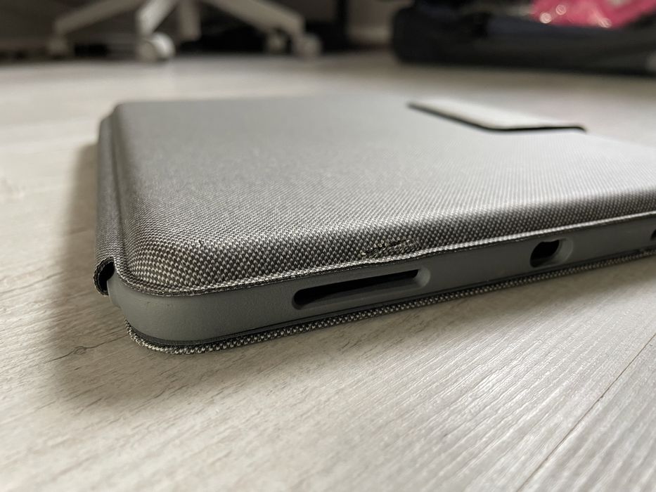 Обкладинка-клавіатура Logitech Combo Touch Keyboard Case for iPad Pro
