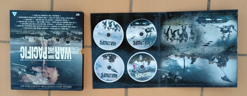 Álbum com 4 DVDs de guerra "War On The Pacífic"