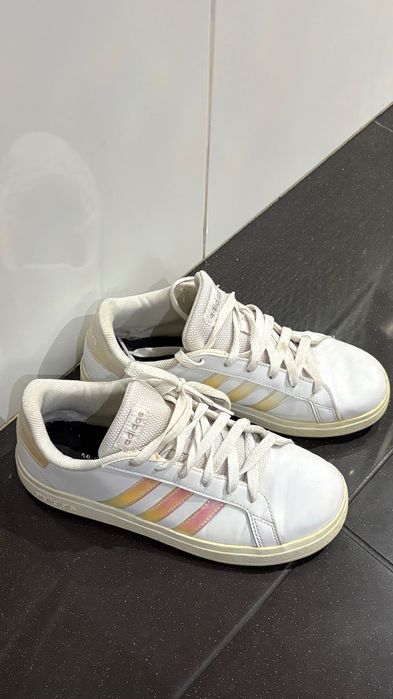 Sapatilhas Adidas tamanho 37,5