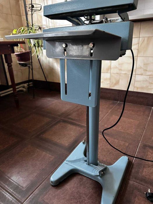 Підлоговий запаювач PFS-300DD (Direct Heat Sealer)