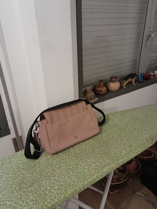 Vendo Mala de Senhora VILANOVA muito bonita em bom estado