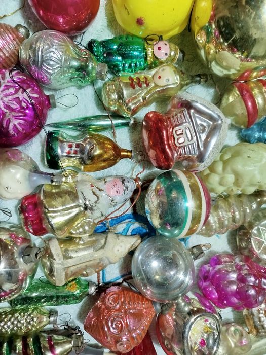 Новорічні іграшки в кількості 223шт...