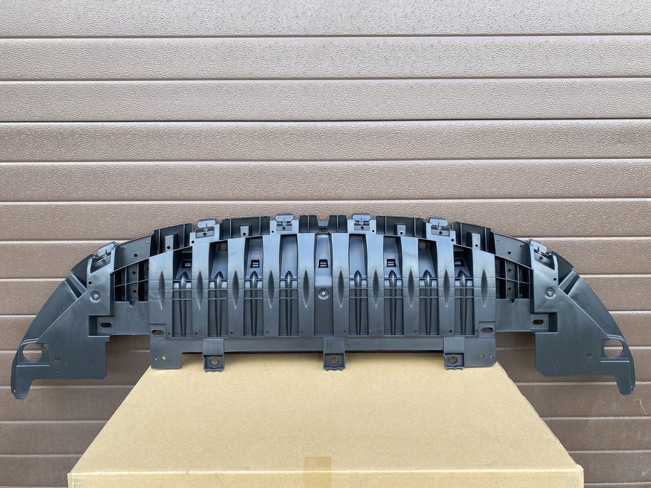 Захист бампера нижній Renault Megane III 2009-2011 622350001R