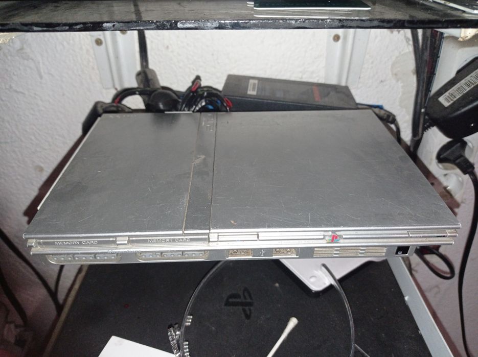 Vendo PS2 com 5 jogos